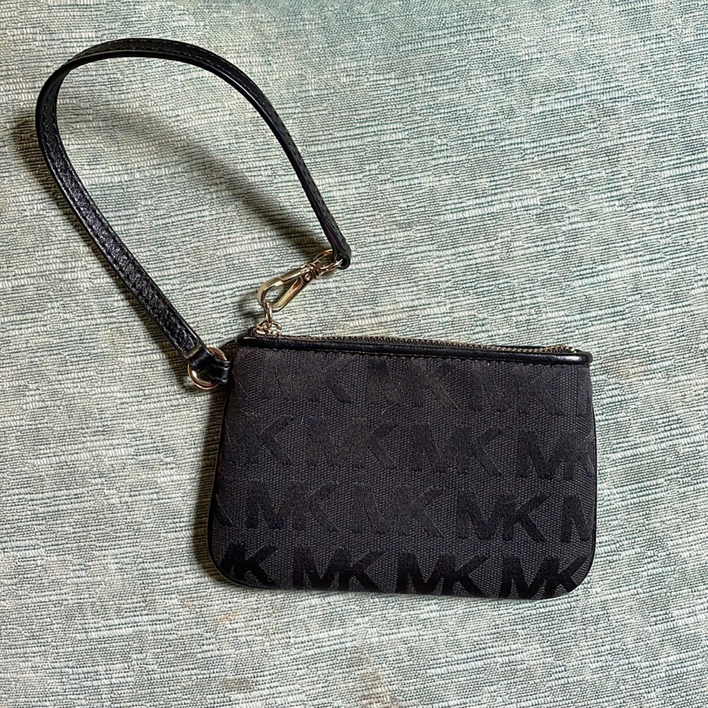 Michael kors wristlet